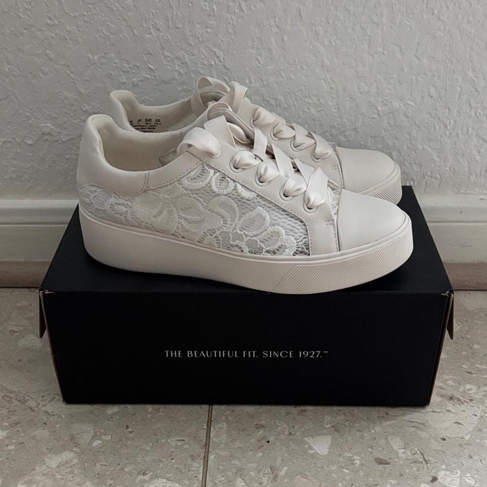 Naturalizer Women's White Lace Ribbon-Trim Platform Sneakers